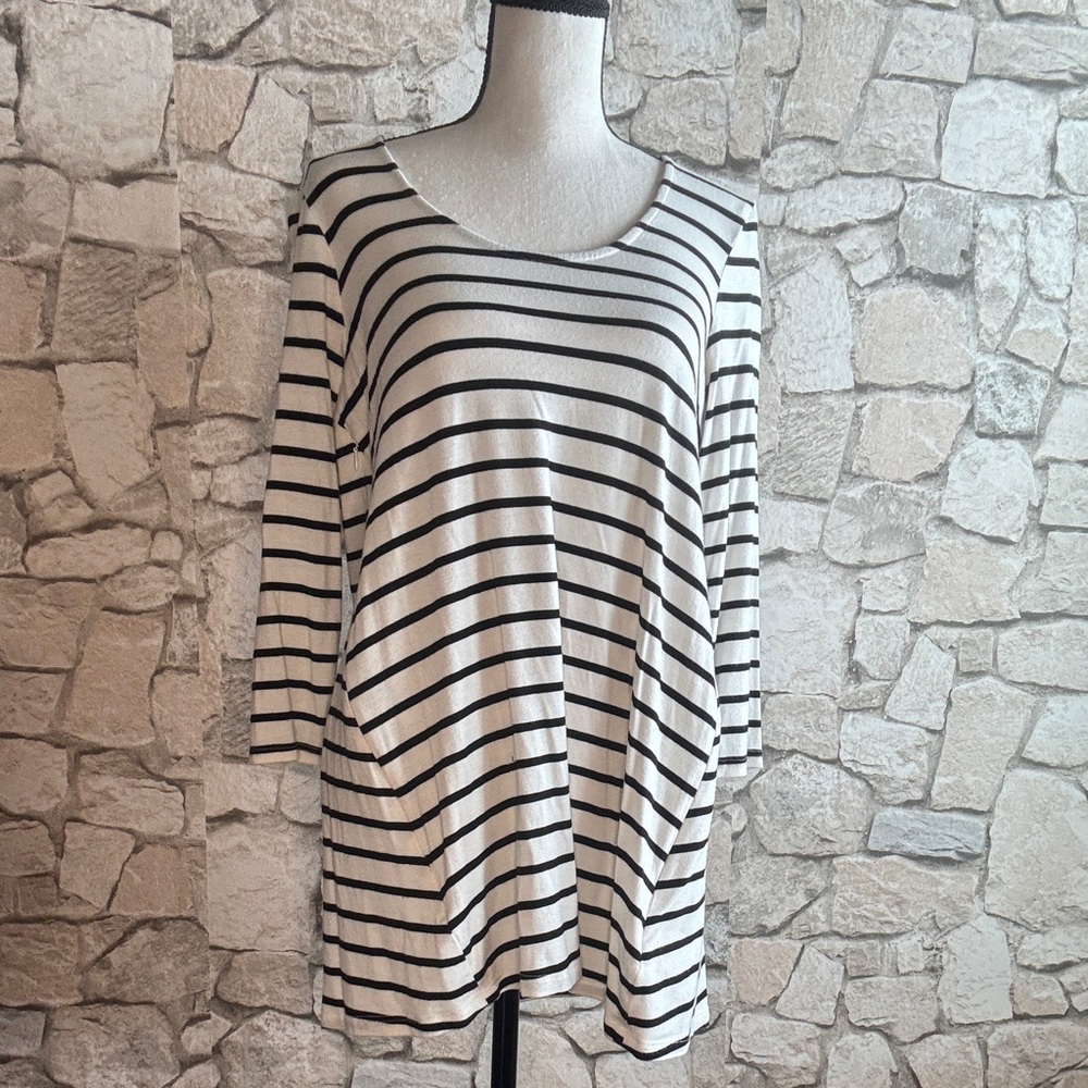 A Pea in the Pod Black and White Striped Tunic
